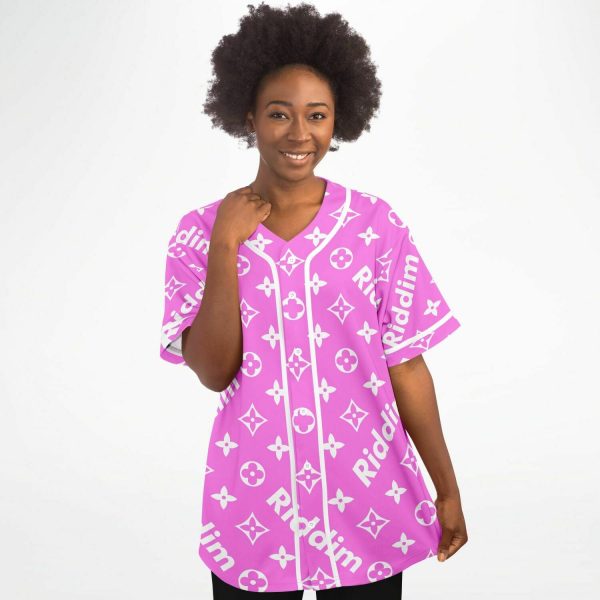 3c575ed2d87ec2648e4d3cb7632ce56e baseballJersey female pose.jpg