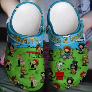 T1001 Guns N Roses x Snoopy Crocs mockup 1 jpg 1.jpg